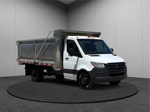 Used 2021 Mercedes-Benz Sprinter 4500 image 1