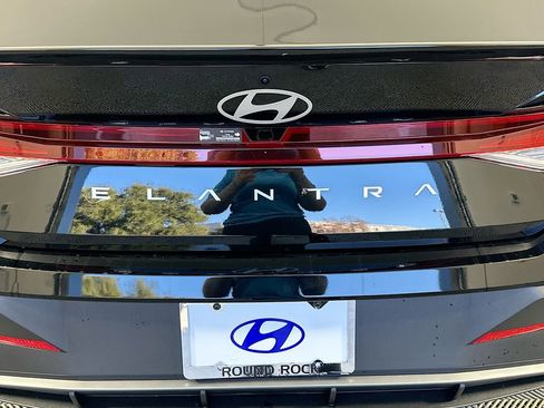 Certified 2023 Hyundai Elantra SEL w/ Convenience Package image 6