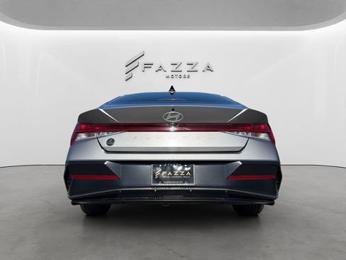 Used 2024 Hyundai Elantra SEL w/ Convenience Package FWD image 4