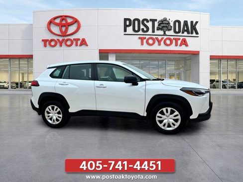 Used 2025 Toyota Corolla Cross L FWD image 9