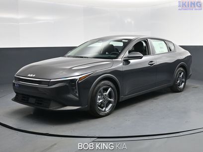 New 2025 Kia K4 LXS