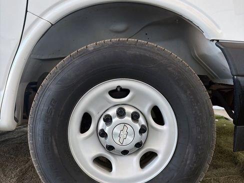 Used 2017 Chevrolet Express 3500 LS image 41