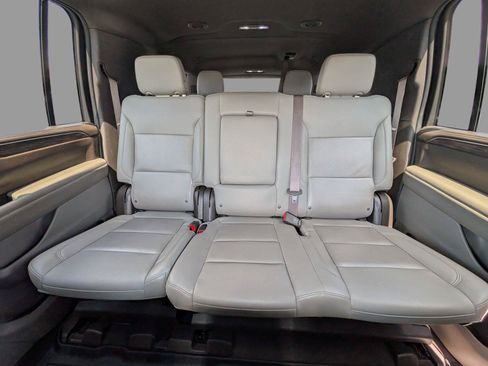 Used 2022 Chevrolet Suburban LT AWD/4WD image 13