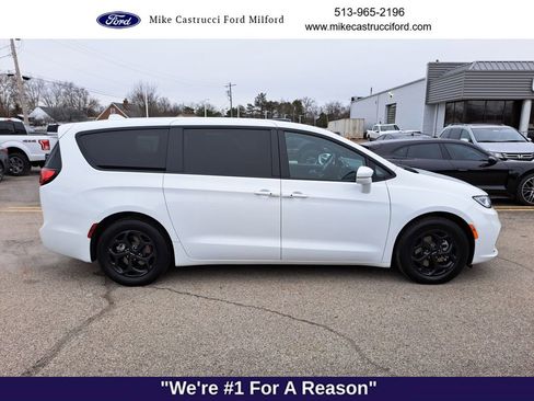 Used 2022 Chrysler Pacifica Touring-L w/ S Appearance Package image 6