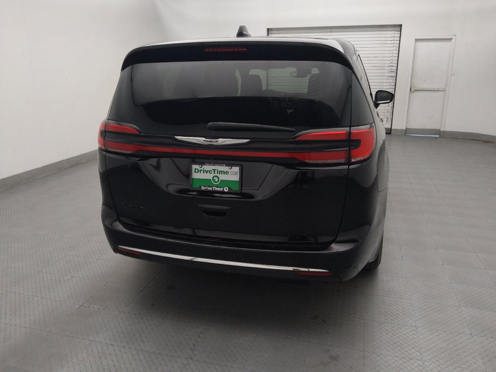 Used 2025 Chrysler Pacifica Select FWD image 7