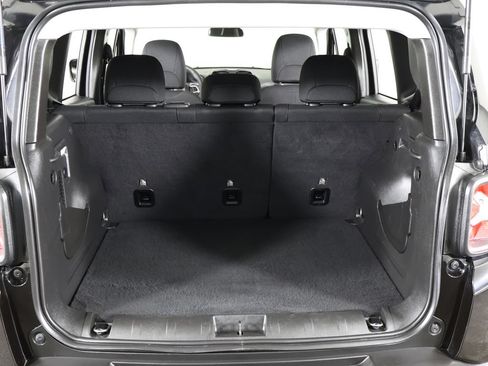 Used 2023 Jeep Renegade Latitude AWD/4WD image 18