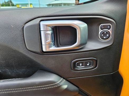 Used 2021 Jeep Gladiator Overland image 17