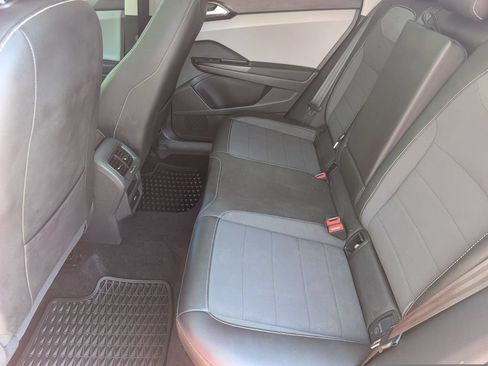 Used 2022 Volkswagen Taos SE w/ Panoramic Sunroof Package FWD image 19