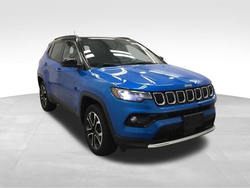 Used 2023 Jeep Compass Limited w/ Sun and Sound Group AWD/4WD image 3