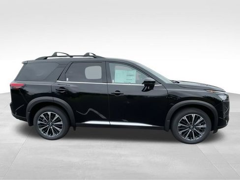 New 2026 Nissan Pathfinder Platinum w/ Cargo Package AWD/4WD image 9