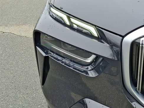 Used 2024 BMW X7 xDrive40i w/ M Sport Package image 10