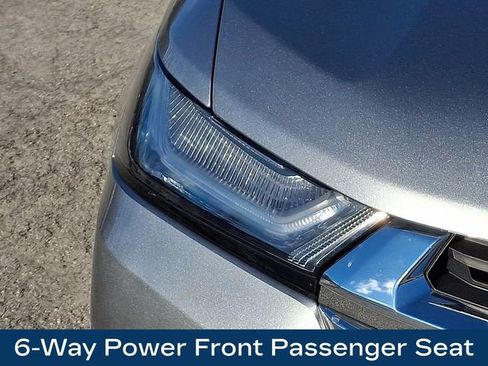 Used 2023 Chevrolet Traverse LT image 12