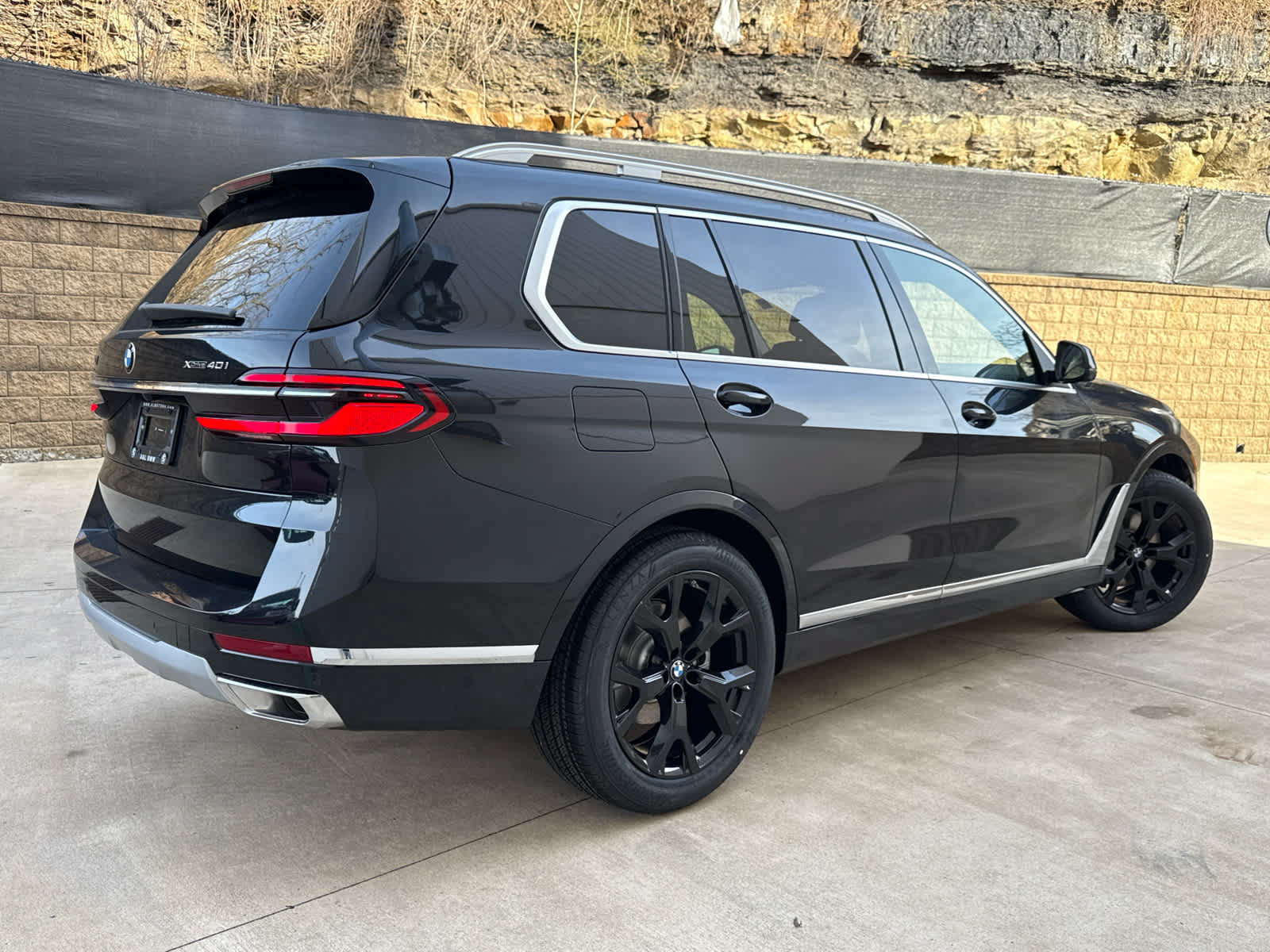 Used 2026 BMW X7 xDrive40i w/ Premium Package AWD/4WD image 3