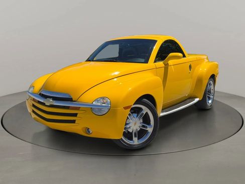 Used 2004 Chevrolet SSR w/ Preferred Equipment Group image 8
