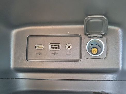 Certified 2023 Chevrolet Equinox LT w/ Driver Convenience Package image 32