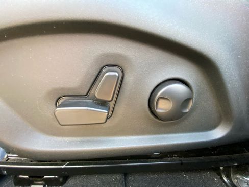 Used 2023 Jeep Compass Limited w/ Sun and Sound Group AWD/4WD image 10