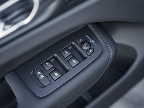 New 2026 Volvo XC60 B5 Ultra w/ Protection Package Premier image 38