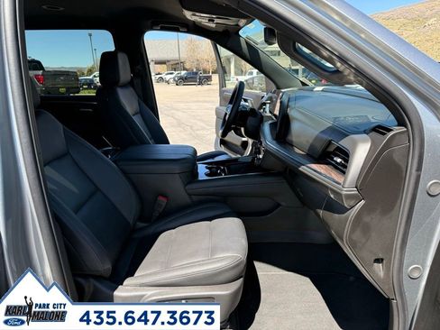 Used 2025 Chevrolet Suburban Z71 AWD/4WD image 39
