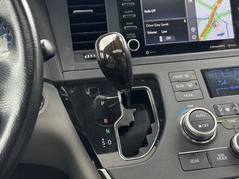 Used 2020 Toyota Sienna AWD image 37