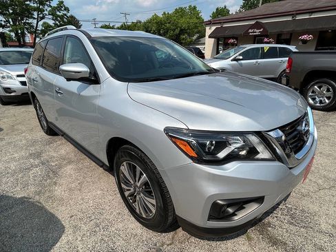 Used 2019 Nissan Pathfinder SL AWD/4WD image 14