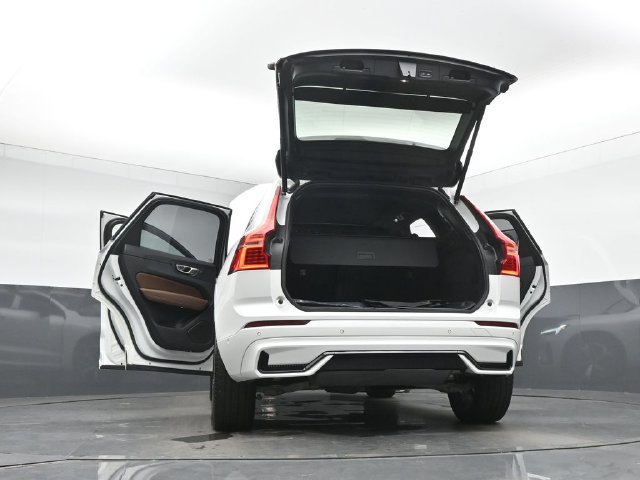 Used 2024 Volvo XC60 B5 Ultimate w/ Protection Package Premier AWD/4WD image 56
