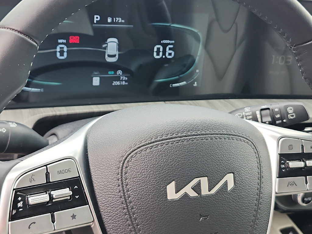 Used 2024 Kia Telluride EX w/ EX Captain's Chair Package FWD image 35