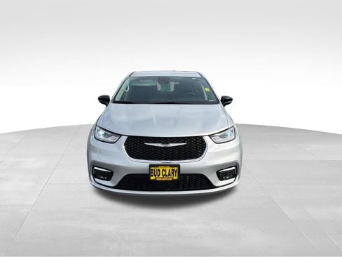 Used 2024 Chrysler Pacifica Touring-L FWD image 25