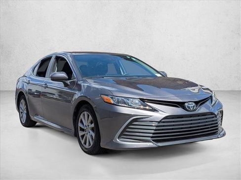 Used 2021 Toyota Camry LE FWD image 3