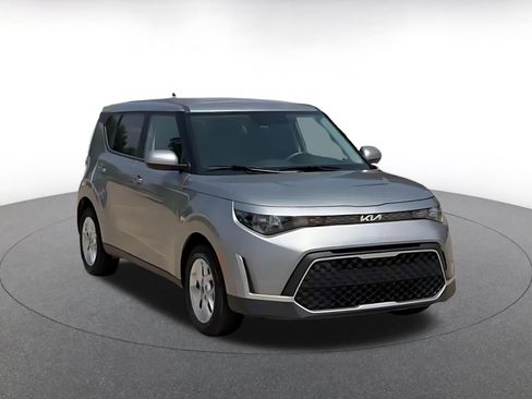 Used 2025 Kia Soul LX w/ LX Technology Package FWD image 3