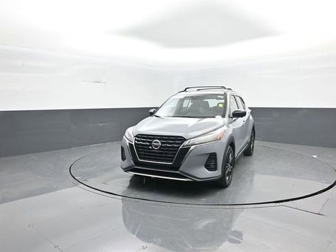 Used 2021 Nissan Kicks SR w/ SR Premium Package image 3