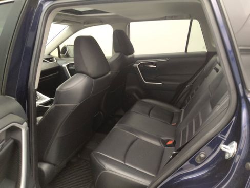 Used 2019 Toyota RAV4 XLE Premium FWD image 18
