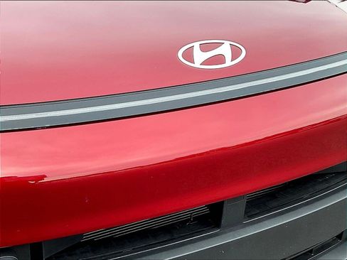 Certified 2025 Hyundai Kona SEL AWD/4WD image 32