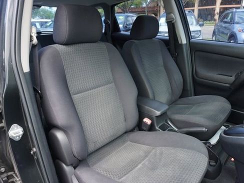 Used 2006 Toyota Matrix image 2