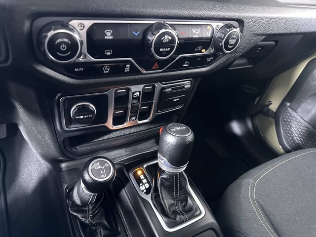 Used 2025 Jeep Gladiator Sport AWD/4WD image 16