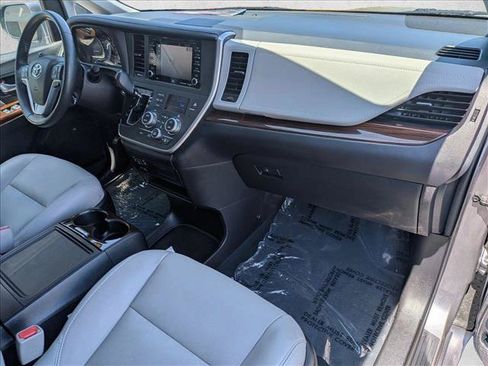 Used 2020 Toyota Sienna Limited w/ Carpet Mat Package FWD image 23