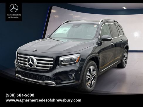 New 2025 Mercedes-Benz GLB 250 4MATIC image 1