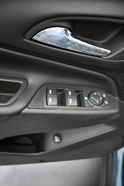 Used 2024 Chevrolet Equinox LT FWD image 12
