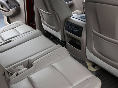 Used 2015 Chevrolet Tahoe LT w/ Luxury Package AWD/4WD image 11