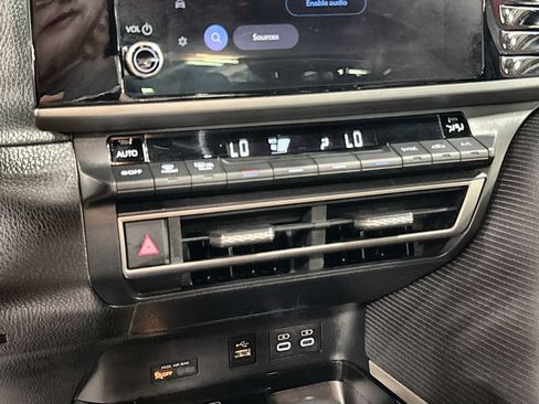 Used 2025 Toyota Camry SE FWD image 21