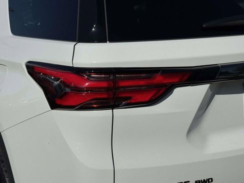Used 2023 Chevrolet Traverse RS AWD/4WD image 13
