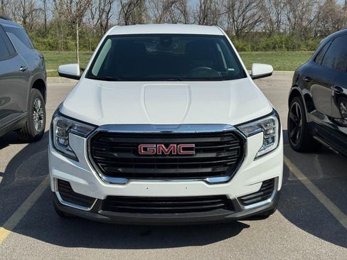 Used 2024 GMC Terrain SLE image 10