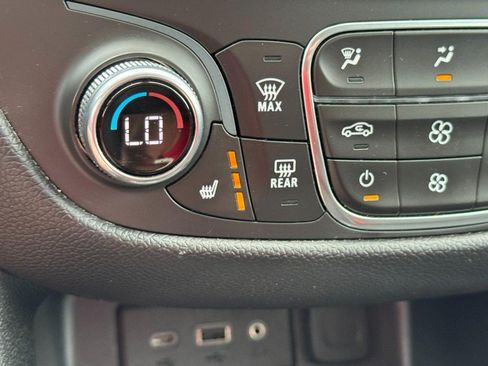 Used 2020 Chevrolet Equinox LT FWD image 19