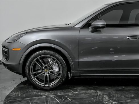 Used 2019 Porsche Cayenne Turbo image 6