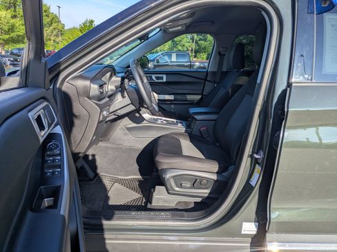 Used 2022 Ford Explorer XLT AWD/4WD image 12
