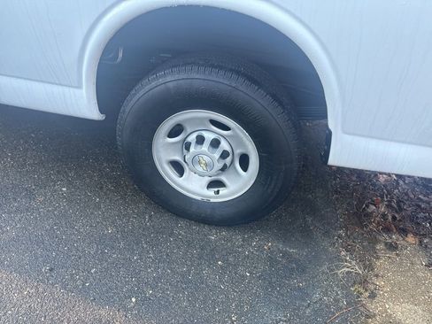 Used 2023 Chevrolet Express 3500 LT w/ LT Preferred Equipment Group image 9