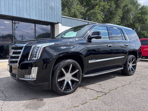 Used 2015 Cadillac Escalade Premium AWD/4WD image 2