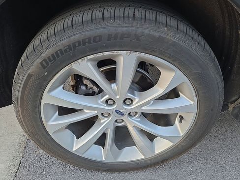 Used 2022 Ford Explorer Platinum w/ Equipment Group 601A image 5