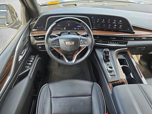 Used 2024 Cadillac Escalade Premium Luxury AWD/4WD image 16