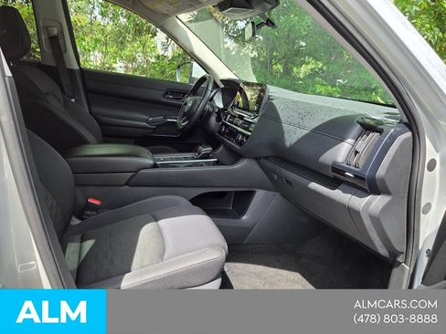Used 2025 Nissan Pathfinder SV FWD image 14