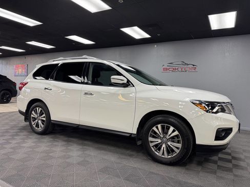 Used 2019 Nissan Pathfinder S image 2